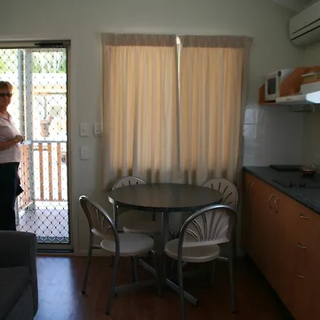 Charters Towers Tourist Park Hotel Room photo
