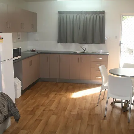 Charters Towers Tourist Park Hotel Room photo