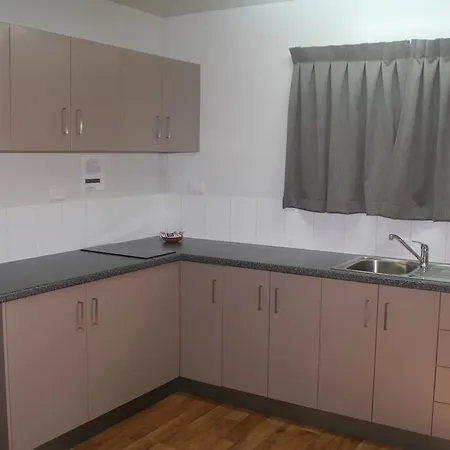 Charters Towers Tourist Park Hotel Room photo
