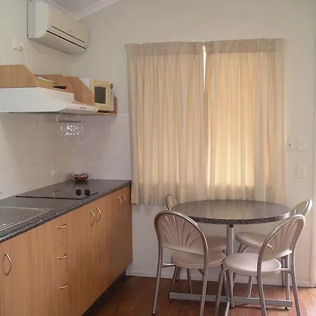 Charters Towers Tourist Park Hotel Room photo