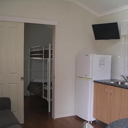 Charters Towers Tourist Park Hotel Room photo